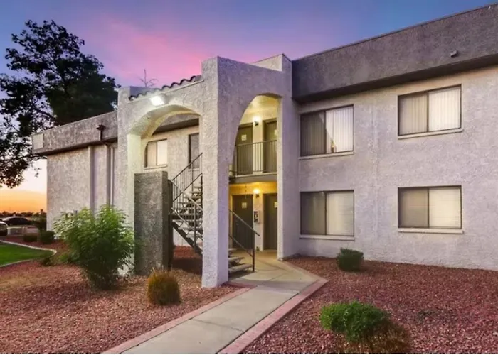 Modern & Stylish Oasis 2br/2ba - Pool View Apartment Mesa