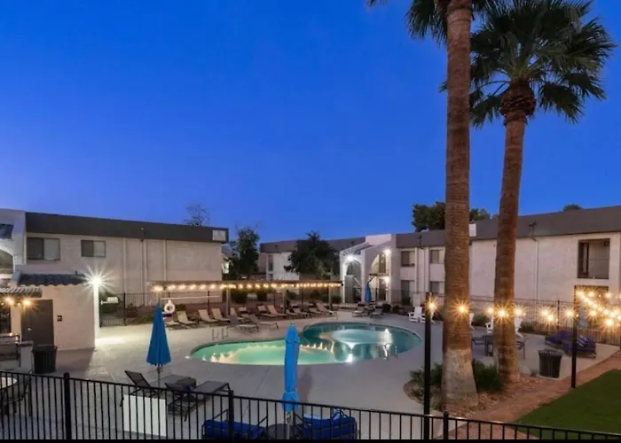 Apartment Modern & Stylish Oasis 2br/2ba - Pool View *