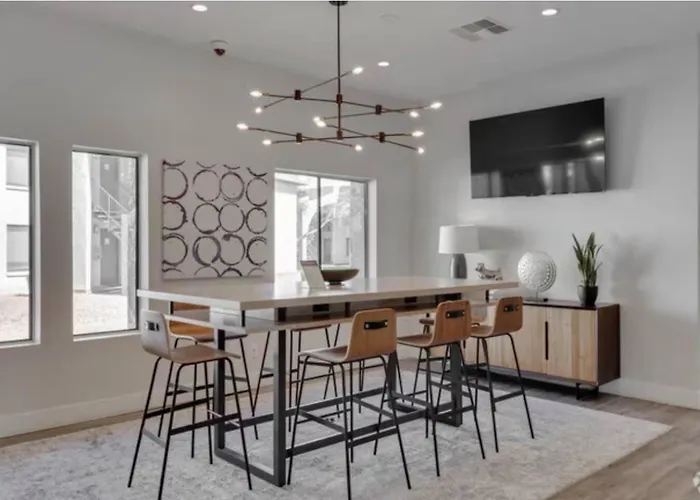 Modern & Stylish Oasis 2br/2ba - Pool View * Mesa
