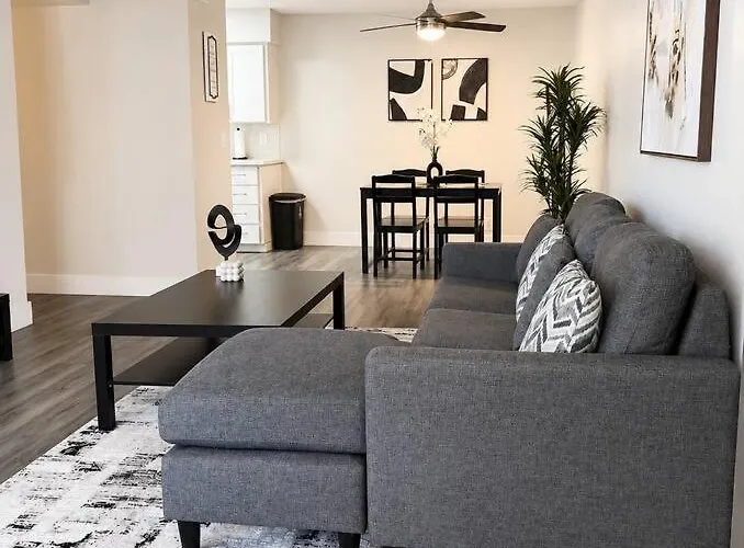 Modern & Stylish Oasis 2br/2ba - Pool View * Mesa