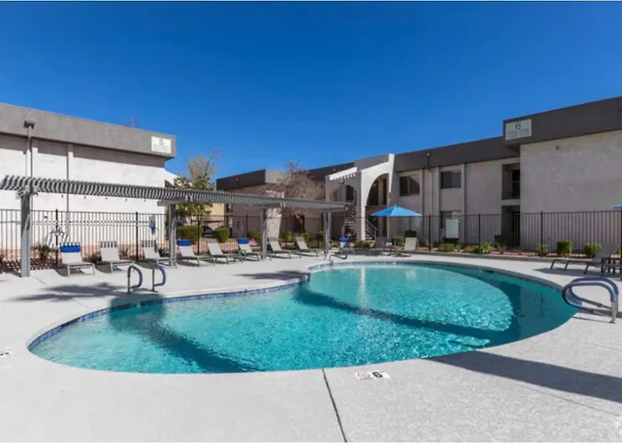 Modern & Stylish Oasis 2br/2ba - Pool View