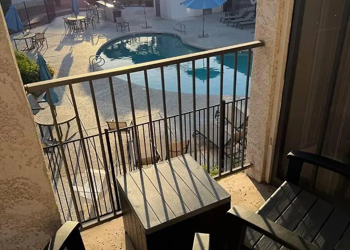 Apartment Modern & Stylish Oasis 2br/2ba - Pool View