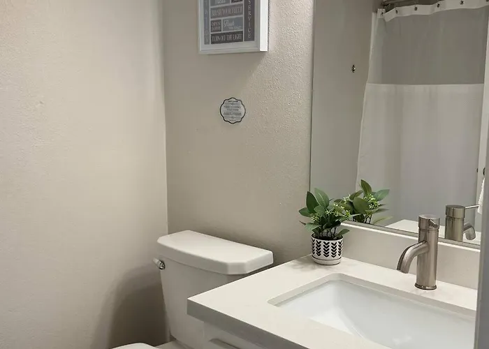 Modern & Stylish Oasis 2br/2ba - Pool View Apartment Mesa