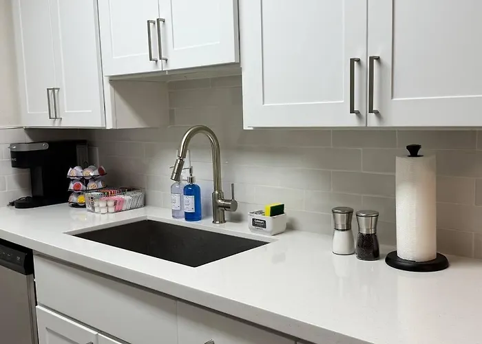 Modern & Stylish Oasis 2br/2ba - Pool View Apartment Mesa