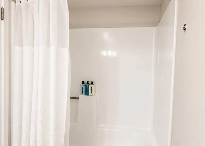 Modern & Stylish Oasis 2br/2ba - Pool View Apartment Mesa